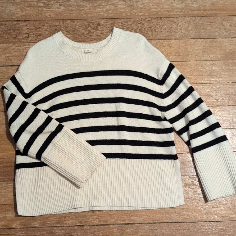 Gap Striped Black and White Sweater